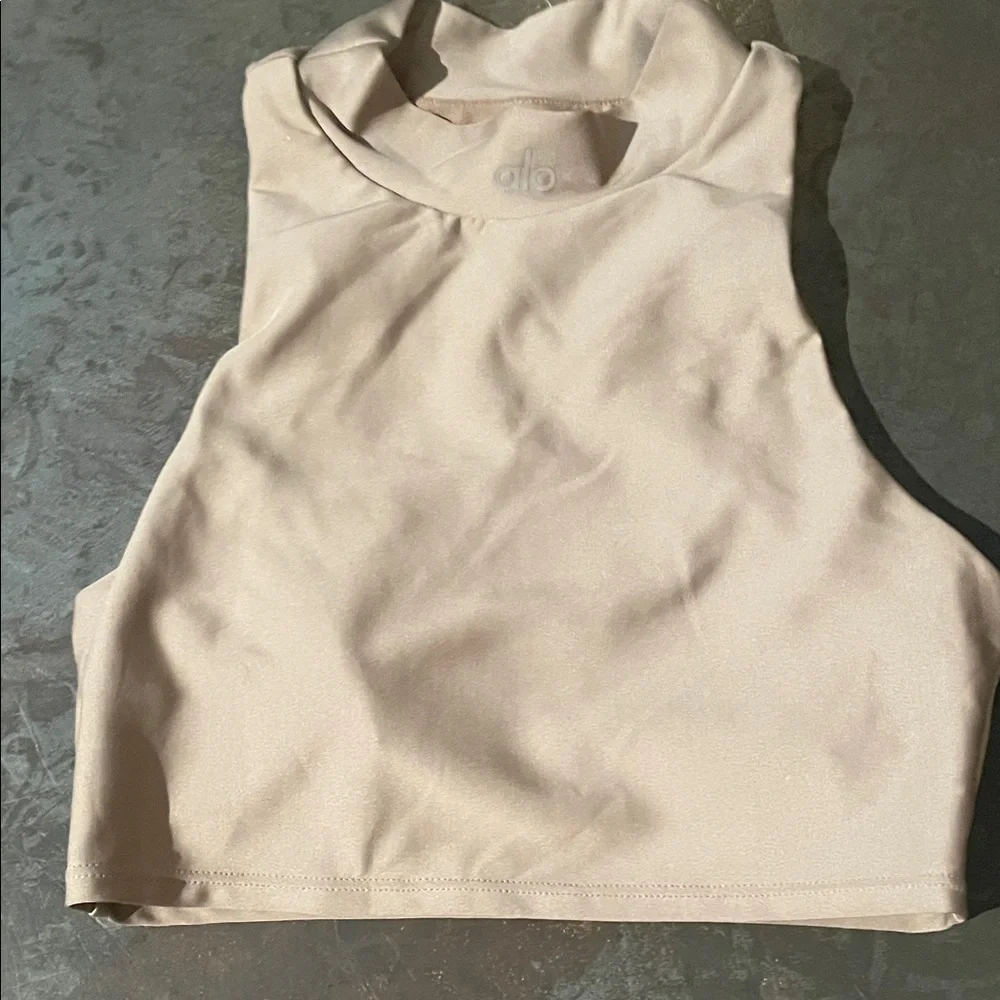 ALO Yoga Women's Beige tan Sleeveless Top